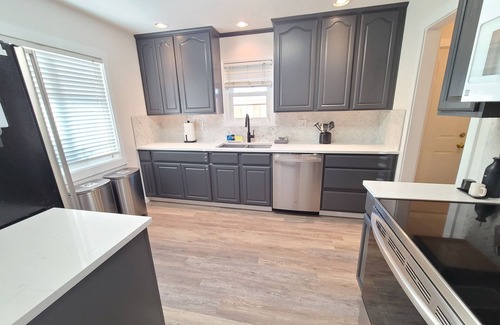 West End House | PNW Basecamp-Mins to Pt Defiance Zoo, Titlow Beach Park, 4 BR- Centrally Located