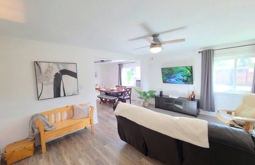 West End House | PNW Basecamp-Mins to Pt Defiance Zoo, Titlow Beach Park, 4 BR- Centrally Located