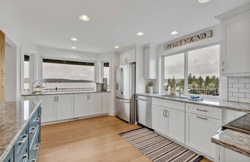 University Place House | PNW Chambers Bay Getaway