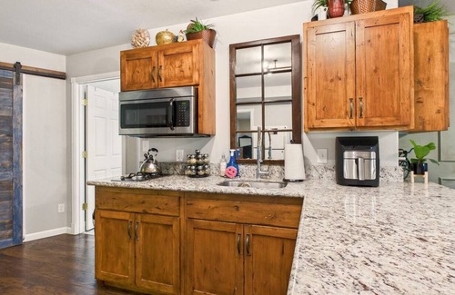 Philomath House | PNW Countryside Estate with Playground and Pickleball court