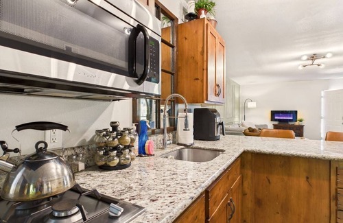 Philomath House | PNW Countryside Estate with Playground and Pickleball court