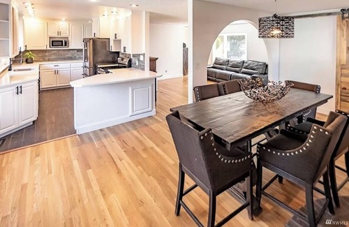 Des Moines House | PNW Home With Private Outdoor Getaway Space