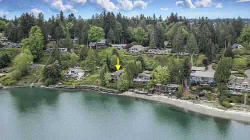 Gig Harbor House | PNW MCM 155ft Private Waterfront Gem on Raft Island with Hot Tub