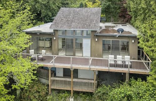 Gig Harbor House | PNW MCM 155ft Private Waterfront Gem on Raft Island with Hot Tub