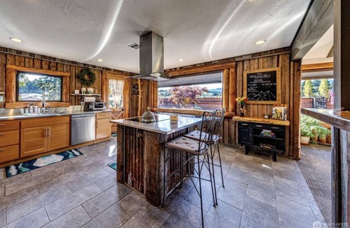 Port Angeles Cabin | PNW MountainView Lodge