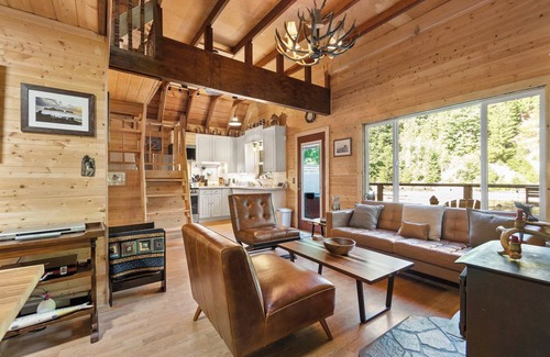 Darrington House | PNW River Cabin Summa