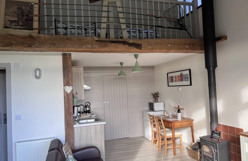 Shorwell Cottage | Poachers Hut 1-Bed Cottage, Sleeps 2, Pet Friendly