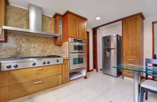 El Castillo House | POBLADO LUX JACUZZI VILLA