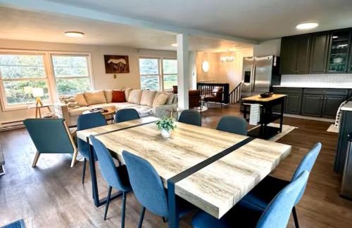 Long Pond House | Pocono Mountain Escape - Steps to Lake- Hot Tub - Games- 9 Mins to Ski Slopes!