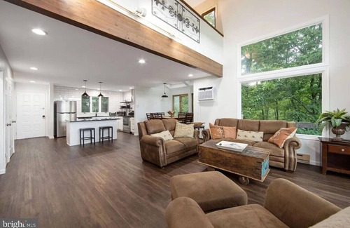 Tannersville House | Pocono Mountains Camelback Retreat Ski-in Ski-out