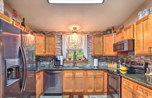 Tobyhanna House | Pocono Mtn Getaway w/ Fire Pit & Lake Access