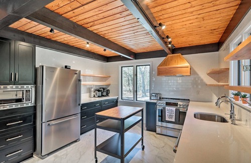 Lake Harmony Estates Cabin | Pocono Retreat w Hot Tub, Sauna, Fire Pit, Peloton, and Billiards