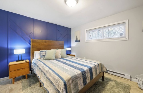 East Stroudsburg Other | Poconos, Bushkill falls, Hot Tub, Game Room, Fire Pit Sleeps 8 Single family