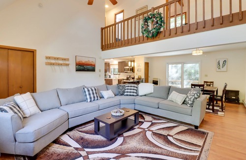Tobyhanna Cabin | Poconos Cabin: Serene Deck, Fire Pit & Game Room