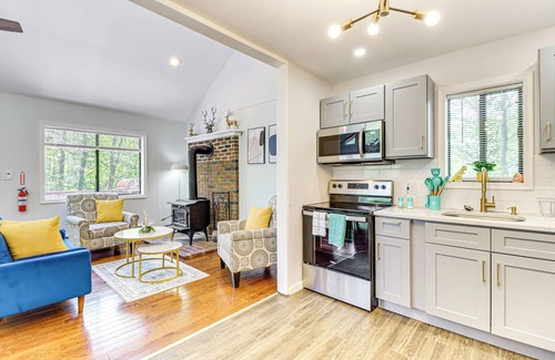 Tobyhanna Cottage | Poconos Family Home w/Lake Access & Game Room