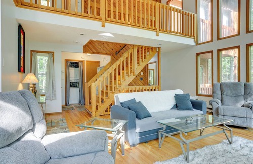 Bushkill House | Poconos Getaway: Indoor Pool, Walk to Chair Lift!