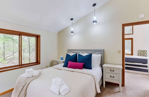 Tobyhanna Hotel | Poconos Hideaway - Woods & Wildlife