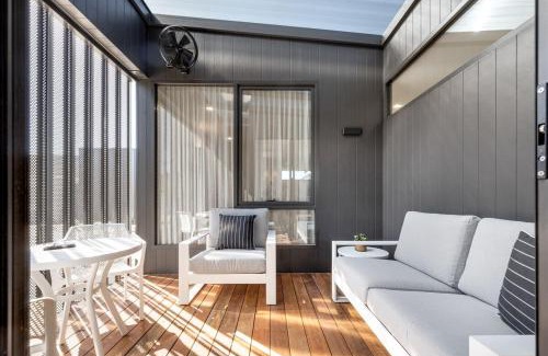 Mount Gambier Apartment | Pod Three - Luxurious 1 King Bedroom