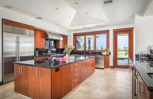 Kaupulehu House | Pohinahina Hale – Modern & Private | Onsite Staff & Daily Housekeeping