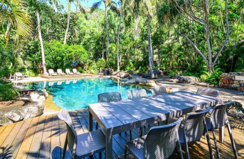 Hamilton Island Apartment | POINCIANA 101 HAMILTON ISLAND CENTRALLY LOCATED 3 BEDROOM, plus BUGGY!