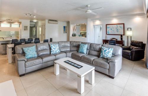 Hamilton Island Apartment | POINCIANA 101 HAMILTON ISLAND CENTRALLY LOCATED 3 BEDROOM, plus BUGGY!