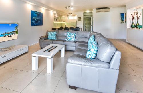 Hamilton Island Apartment | POINCIANA 101 HAMILTON ISLAND CENTRALLY LOCATED 3 BEDROOM, plus BUGGY!