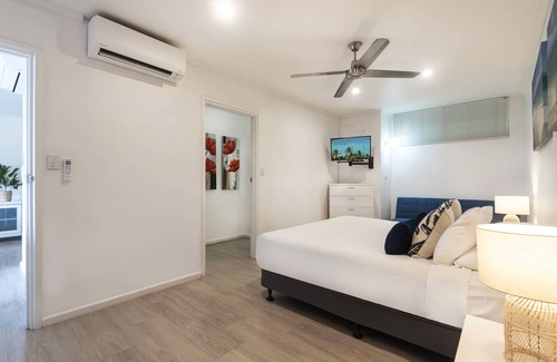 Hamilton Island Apartment | **POINCIANA 209** Spectacular views, Complimentary Buggy & Wifi