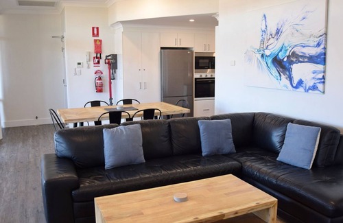 South West Rocks Apartment | Point Briner # 7 - walk to the beach