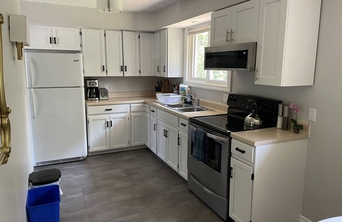 Huron-Kinloss House | Point Clark - Peaceful Cottage Close to the Beach