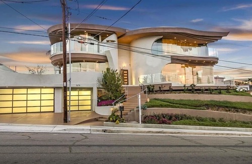Roseville - Fleet Ridge House | Point Loma Glass Mansion - A Family's Paradise!