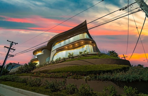 Roseville - Fleet Ridge House | Point Loma Glass Mansion - A Family's Paradise!