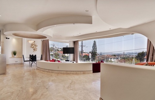 Roseville - Fleet Ridge House | Point Loma Glass Mansion - A Family's Paradise!