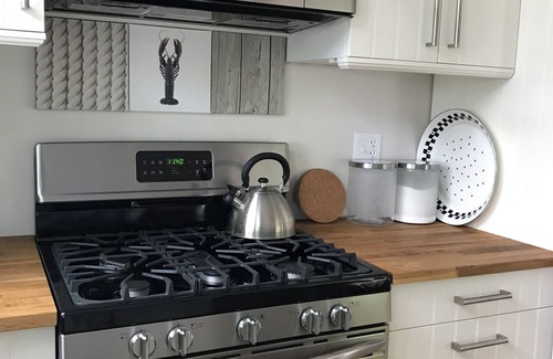 Old Lyme Cottage | POINT O' WOODS Beautiful & Breezy -5 min walk to beach!