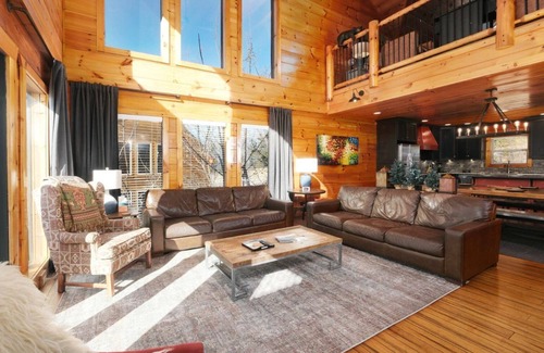 Gatlinburg - Pigeon Forge Cabin | Point of Grace - Private Indoor Pool, hot tub, theater room, game room, mountain views, & more!