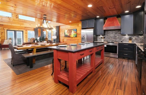 Gatlinburg - Pigeon Forge Cabin | Point of Grace - Private Indoor Pool, hot tub, theater room, game room, mountain views, & more!