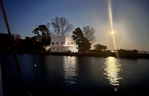 Tilghman Cottage | "Point of View" Waterfront cottage with panoramic views on Tilghman Island