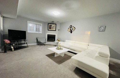 Leamington House | Point Peele Haven Retreat