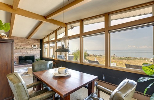 Point Roberts Cottage | Point Roberts Cottage w/Ocean Views + Hot Tub!