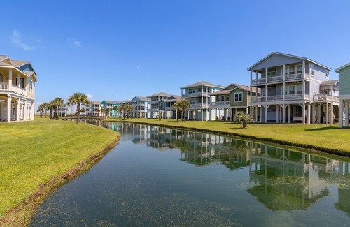 Red Fish Cove House | Pointe West 4 Bed 4 Bath Luxury Home