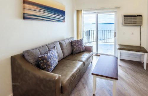 Traverse City Hotel | Pointes North Beachfront Resort Hotel