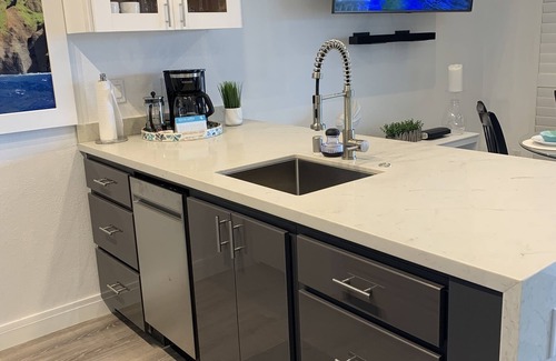 Poipu Condo | Poipu Vibes in Modern Comfort! New Remodel AC- OCEAN VIEW Washer Dryer Rare find