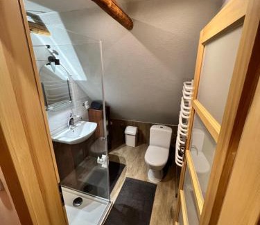 Tokarnia Apartment | Pokoje gościnne 28 w skosie