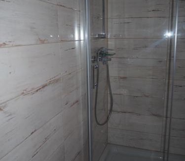 Srodmiescie House | Pokoje Gościnne P.O.W. 17