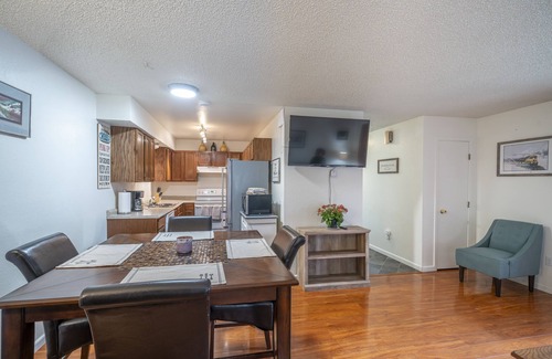 Sand Lake House | Polar Bear Den - Close to Airport, centrally located W/BBQ ; private entrance