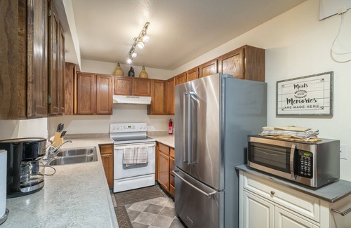 Sand Lake House | Polar Bear Den - Close to Airport, centrally located W/BBQ ; private entrance