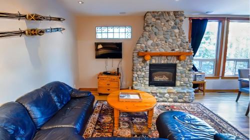 East Kootenay Apartment | Polar Peak Chalet by Fernie Lodging Company