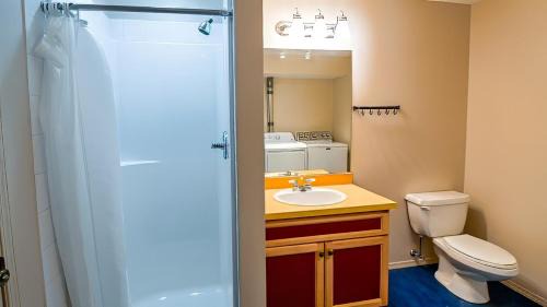 East Kootenay Apartment | Polar Peak Chalet by Fernie Lodging Company