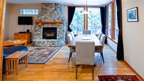 East Kootenay Apartment | Polar Peak Chalet by Fernie Lodging Company