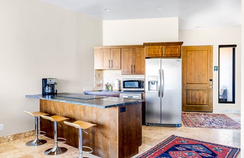 St. George House | Polished, dog-friendly guesthouse overlooking red rock cliffs - near Snow Canyon