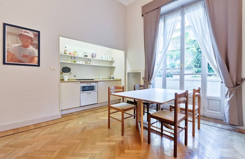 Crocetta Apartment | Politecnico and Central Turin with private parking - residential area